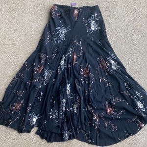 NWT Boutique Skirt with Embroidery and Sequins with Elastic Waist Size Small